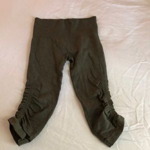 Women’s Lululemon green leggings